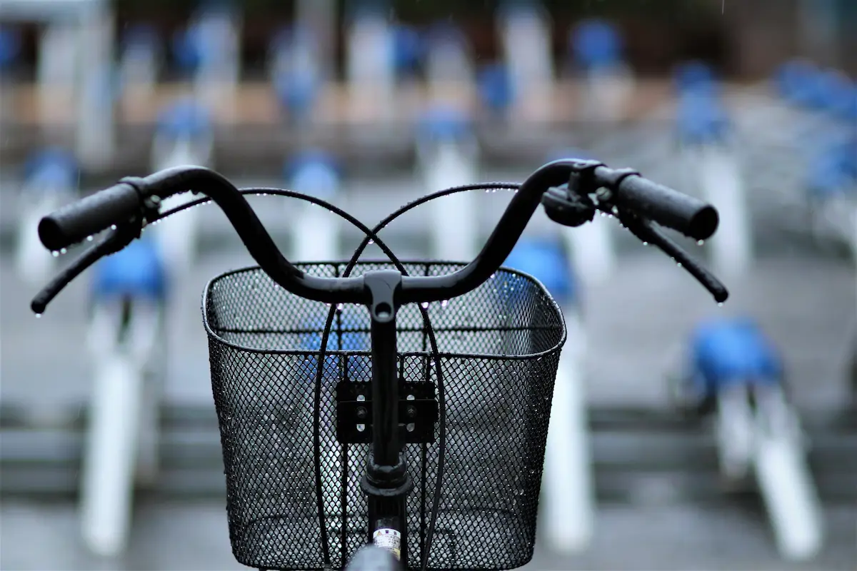 自転車カゴ 雨